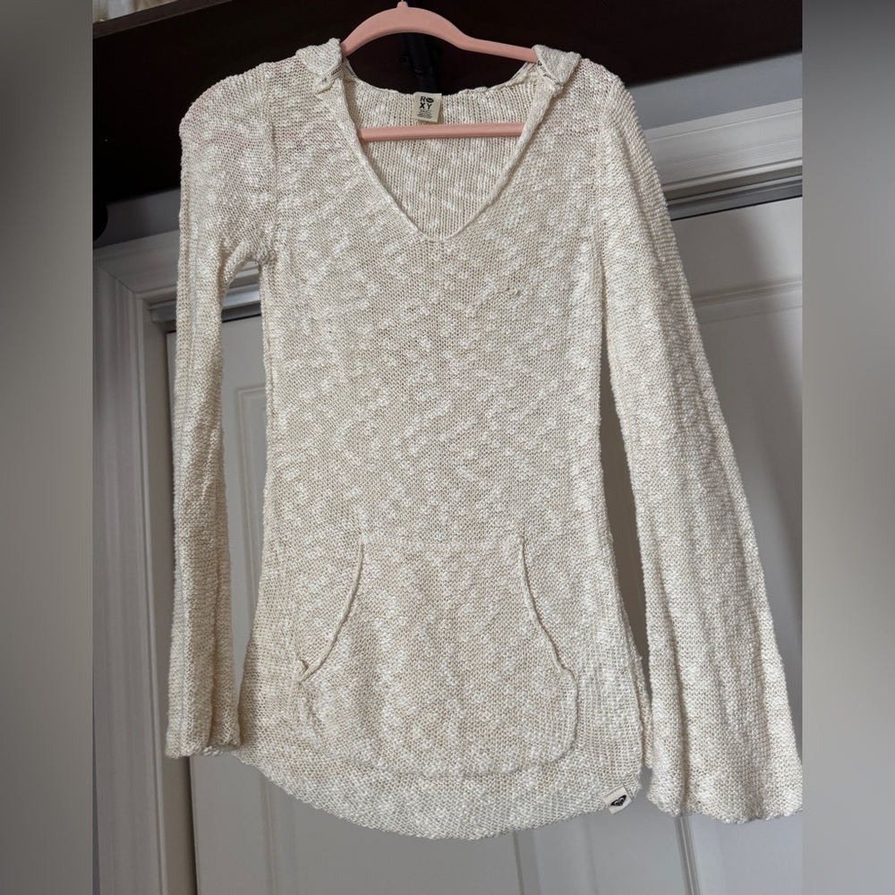 Roxy. Size small. Cream. Hooded sweater.